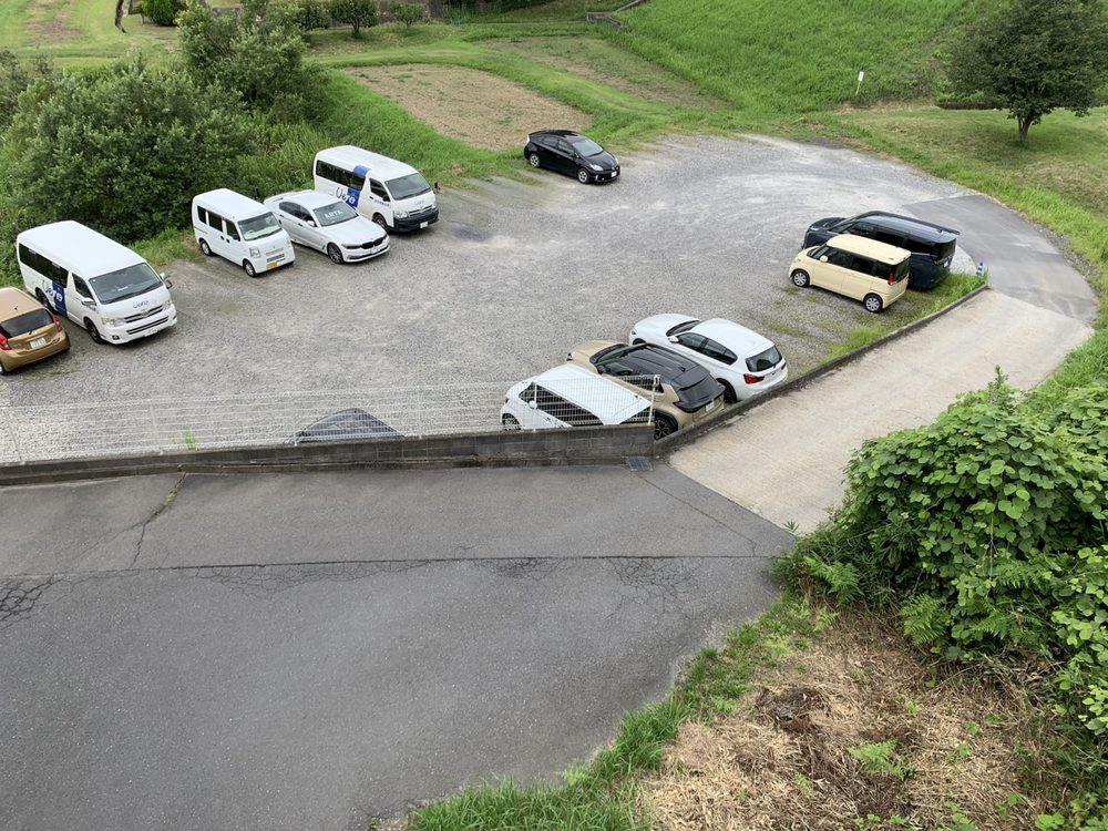 来場者用の駐車場
